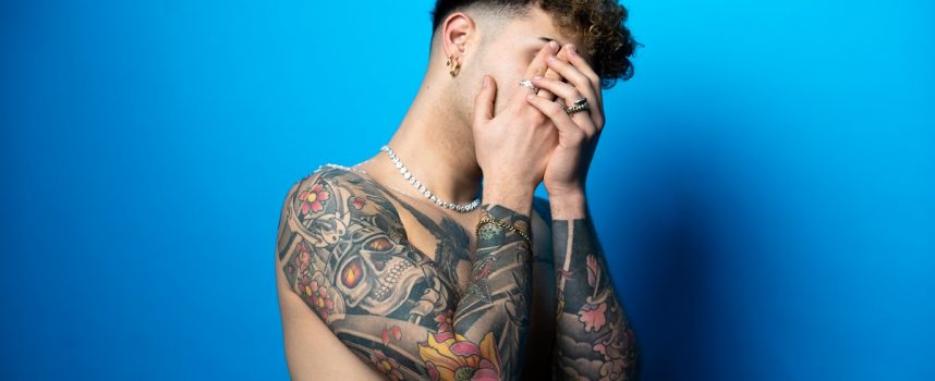 “Inverno”: Lvcas White affronta il freddo delle proprie insicurezze nel nuovo singolo per Thaurus