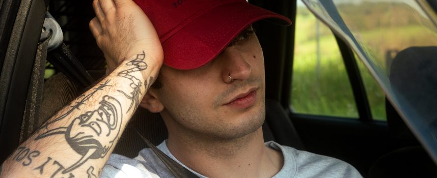 “Tommy” è il disco d’esordio di Occhiaia 47, giovane talento affiancato da Depha Beat