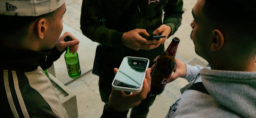 “Cucaracha”: si aggiungere a “Sul Radar” il nuovo singolo di Low-Red con Nerissima Serpe e Papa V