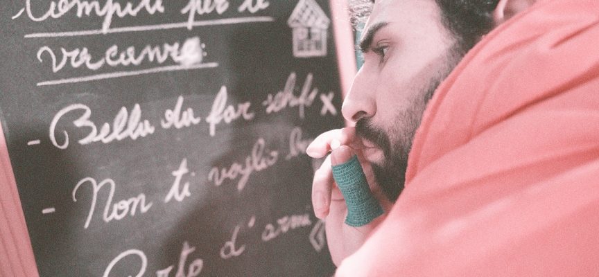 SHUDEW cerca di fare i conti con le sue insicurezze nel nuovo singolo “Bella da far schifo” 