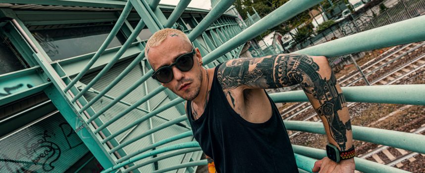 Il paradosso di PZ: il nuovo singolo “Trankilo” tra il relax del mare e l’orrore della guerra