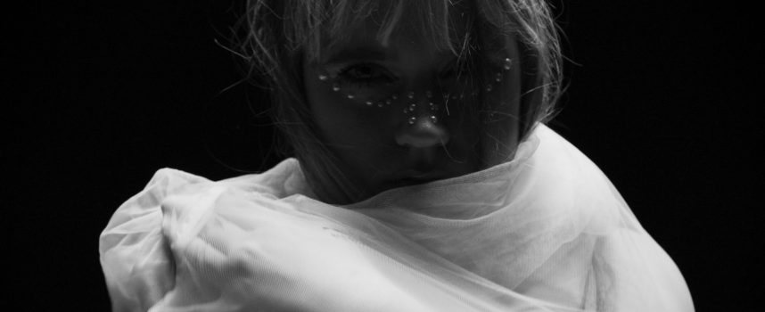 “Echi d’ombra” è il manifesto emotivo di Jey tra tensione lirica e rabbia rap