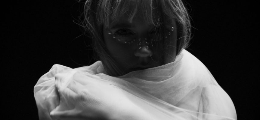 “Echi d’ombra” è il manifesto emotivo di Jey tra tensione lirica e rabbia rap